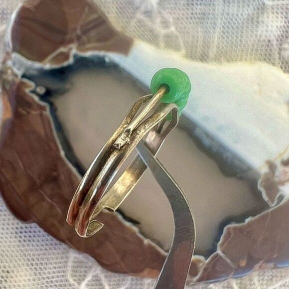 Vintage Handmade Green Seed Bead Ring - Picture 6 of 9